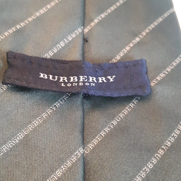 HOST PICK Burberry classic 100% silk green tie - Picture 6 of 9